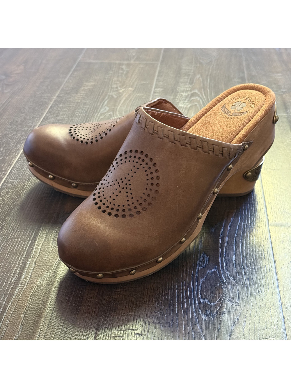 VTG Y2K Lucky Brand Lila Brown Leather Wood Clogs 10M Peace Sign Studded Mules